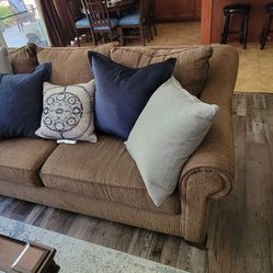 For Sale: Matching Set of Sofa & Loveseat 🛋️