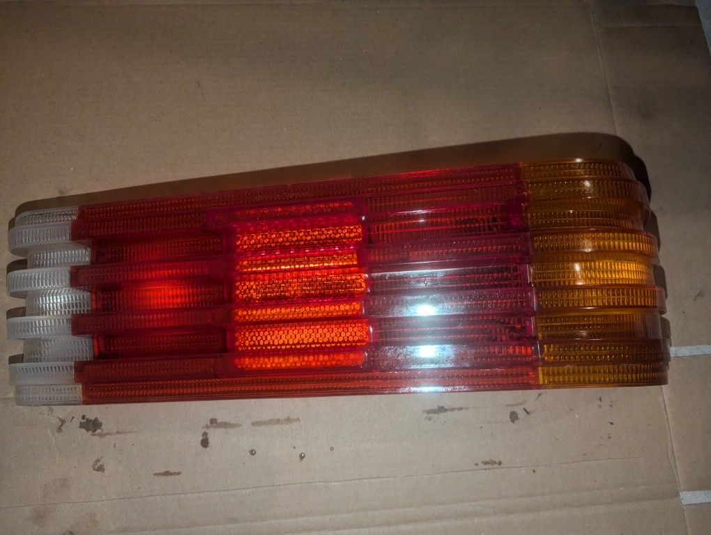 1986-89 Mercedes-Benz 560SL Tail Light Housing/Assembly Right/Passenger Side