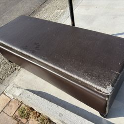 Bench with storage (free)