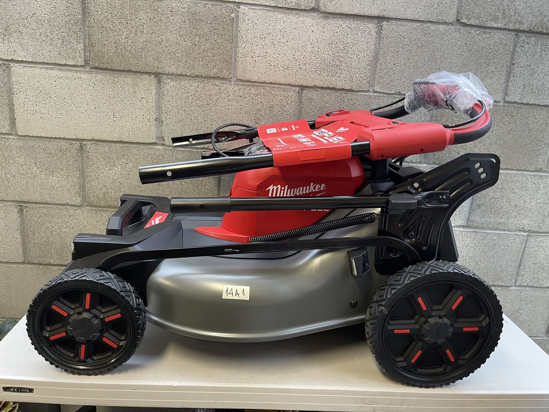 Milwaukee M18 21 in. Lawn Mower (Tool Only).