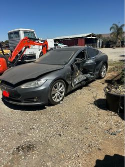 Tesla Model S Salvage / Parts Car  4,000 OBO