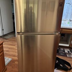 Refrigerator 