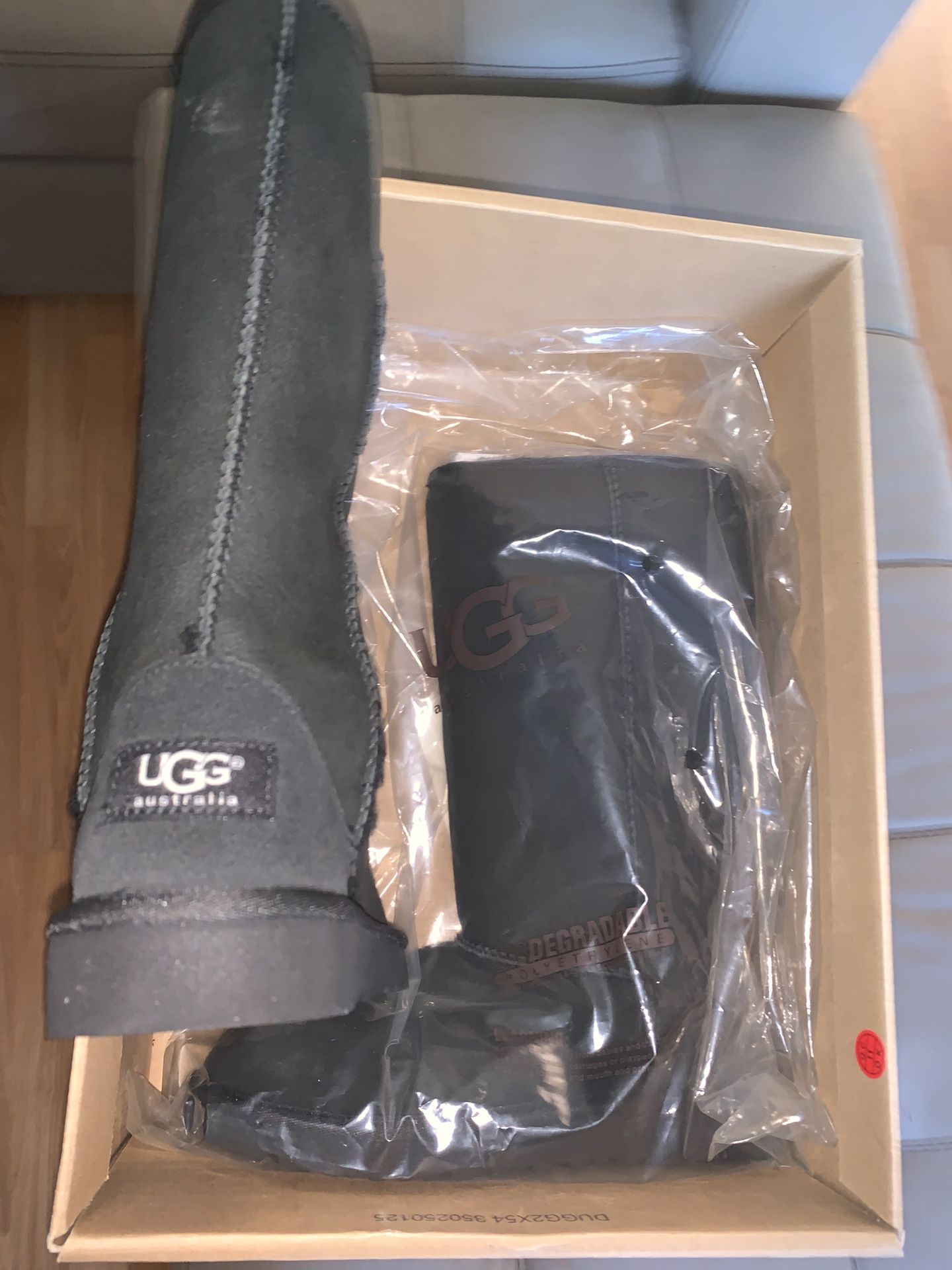 Uggs Australia Brand New And Original Size 1 For Girls / Kids 
