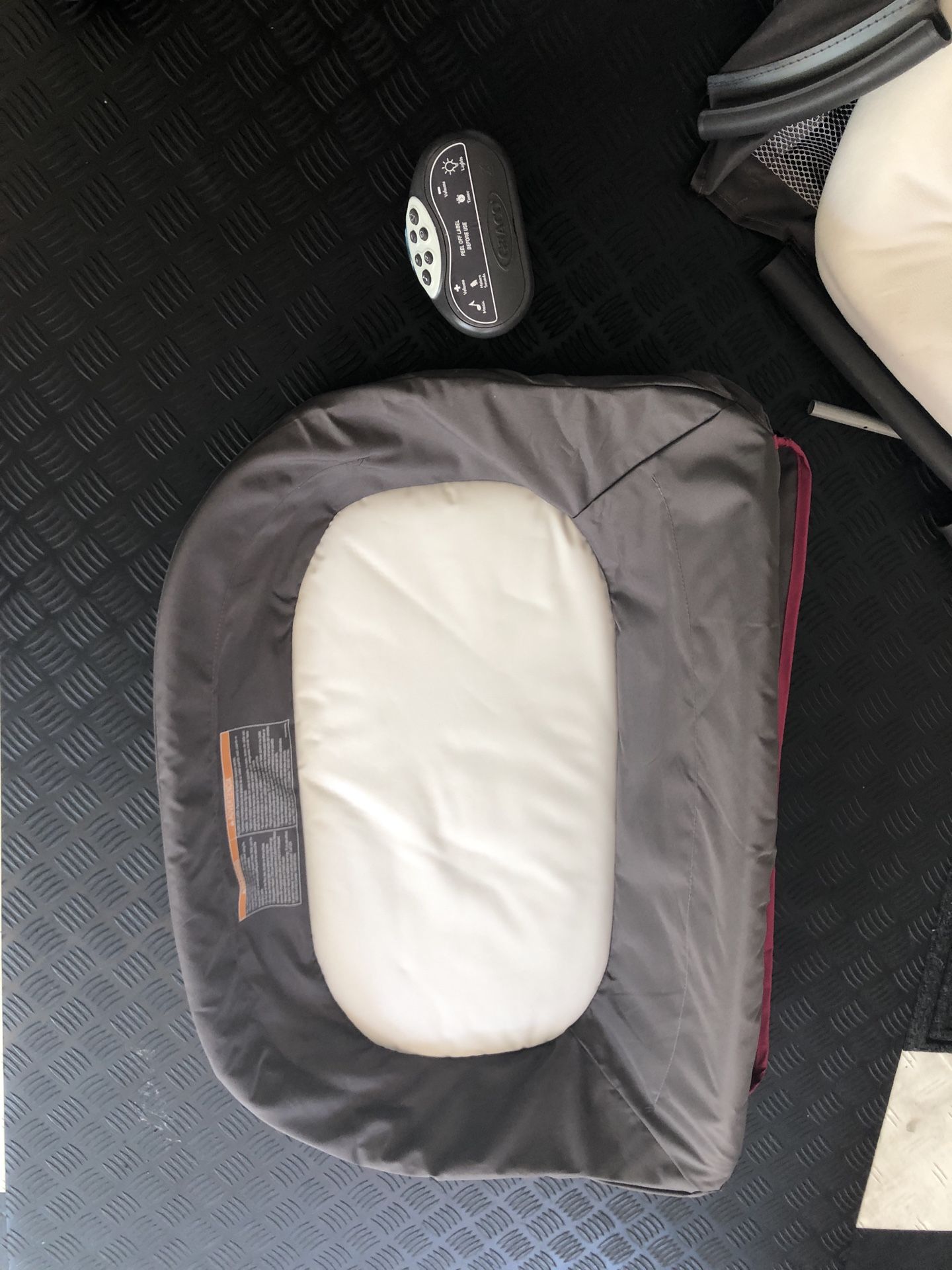 Graco bassinet add-on and changing table