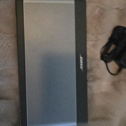   Bose Soundlink III - Lightly Used To New Condition