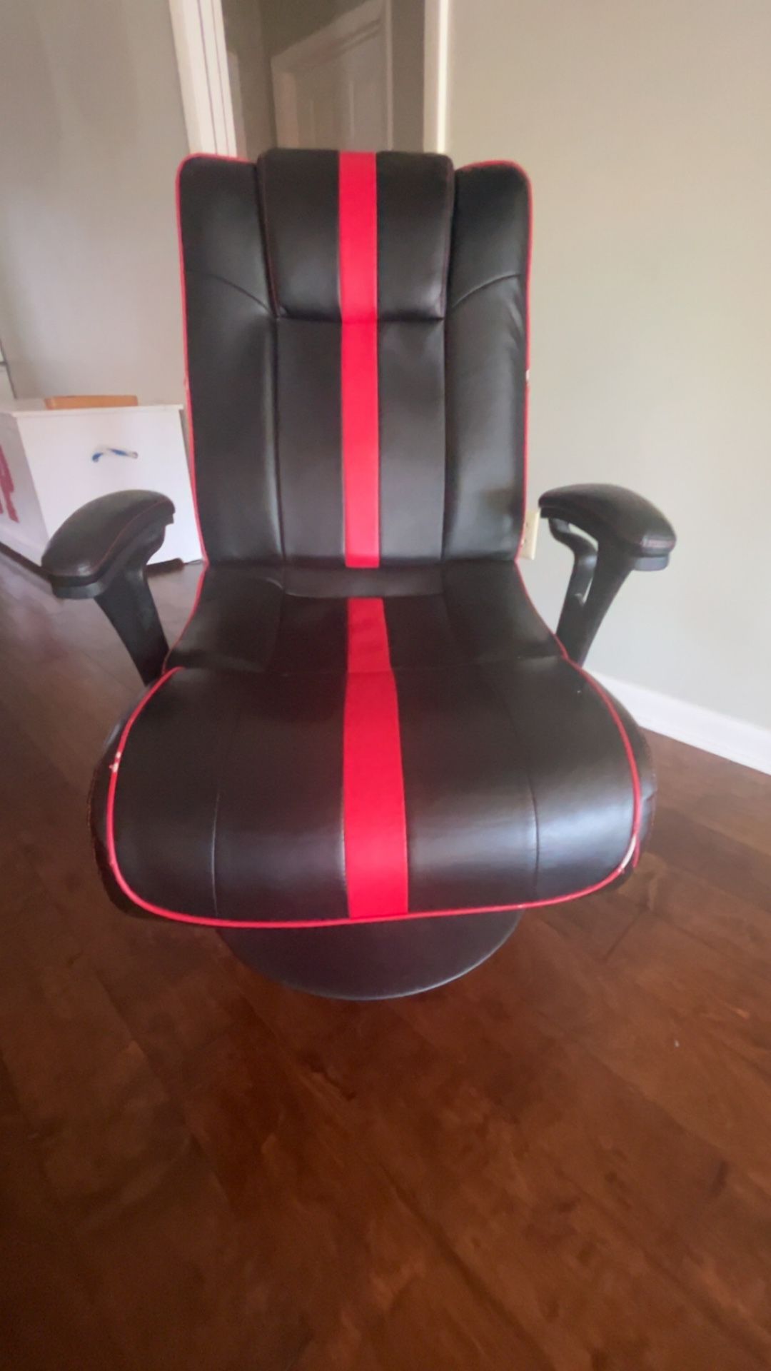 Pedestal Gaming Chair with Built-in Sound and Vibration