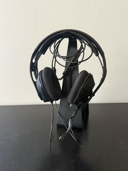 Headset(Plantronics RIG 500) with Holder
