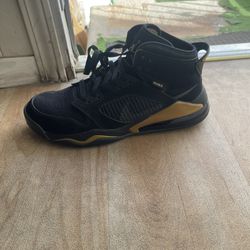Jordan Mars 270 Black Gold Size 11 1 2 for Sale in Las Vegas NV OfferUp