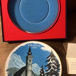 Vintage 1975 Christmas Plate