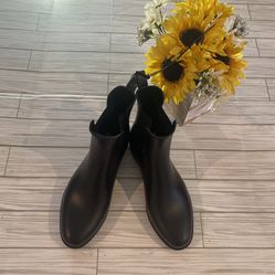 Black Stylish Round Rubber Boots