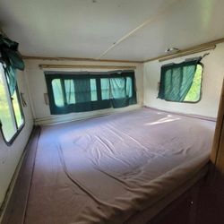 1992 Trail Manor Pop up camp trailer