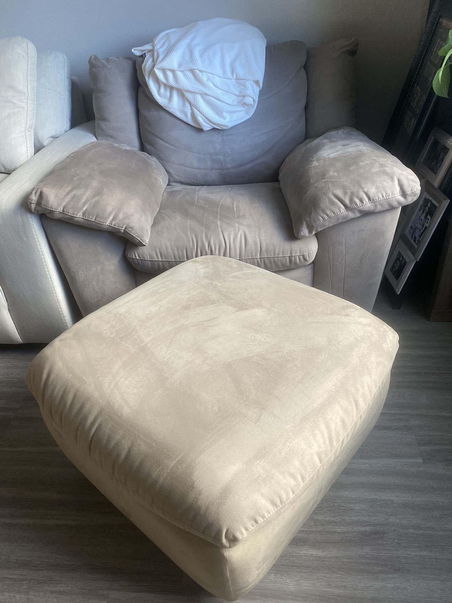 Oversized Chair W/  matching Ottoman 