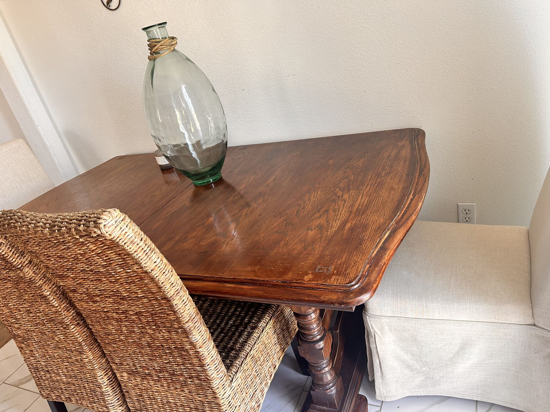 Table And 3 Chairs With Glass Vase