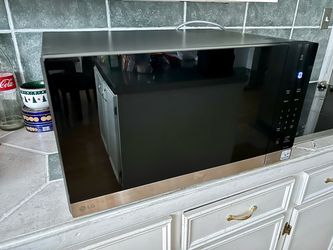 LG 2-cu ft Stainless Steel Microwave