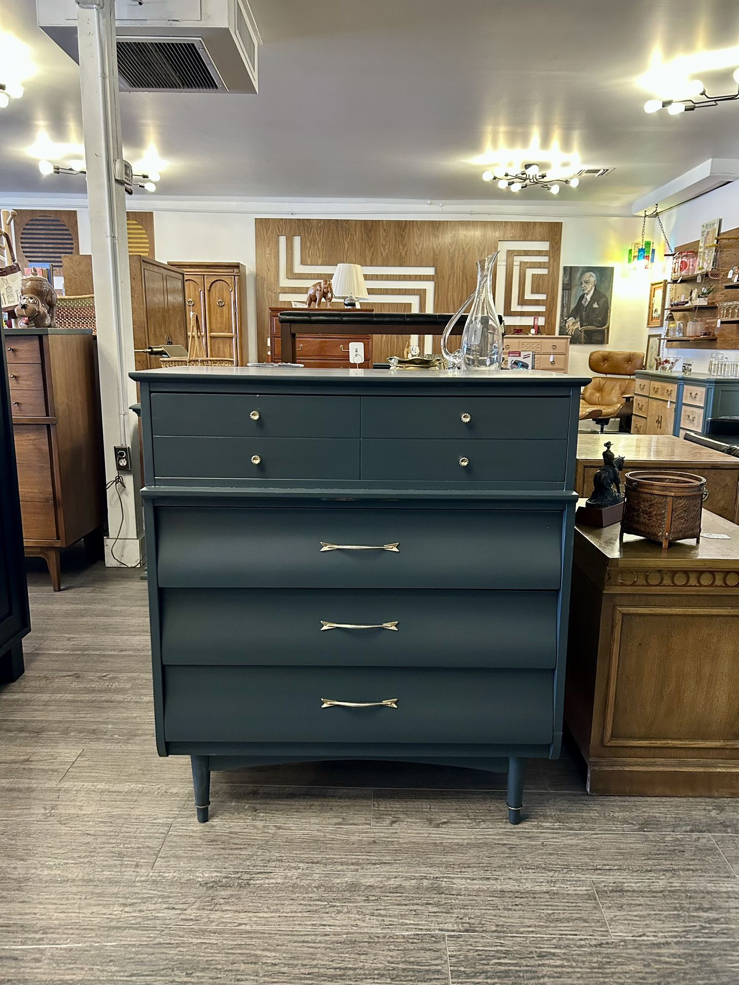 green dresser tall Mid Century Modern 5 Drawer Fluted Dresser Chest of Drawers With Woode –  GiraTree main image 0