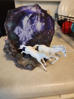 Mystic messengers sculpture