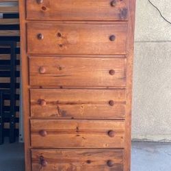 Hard Wood Chest of Drawers,Dresser Dimensions: 34”(W)x19”(D)x5 Ft(H) Great working— In good condition— Will pick up in North Fontana