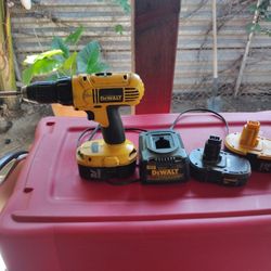 dewalt cordless drill with 3 batteries and charger