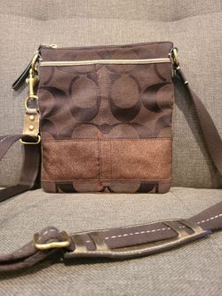 Coach signature slingpack crossbody (40758)