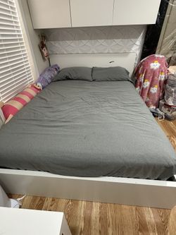Ikea Malm Queen Bed With 2 Drawers ( No Mattress)