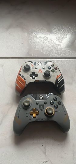 Limited edition Xbox controllers