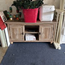 TV STAND 
