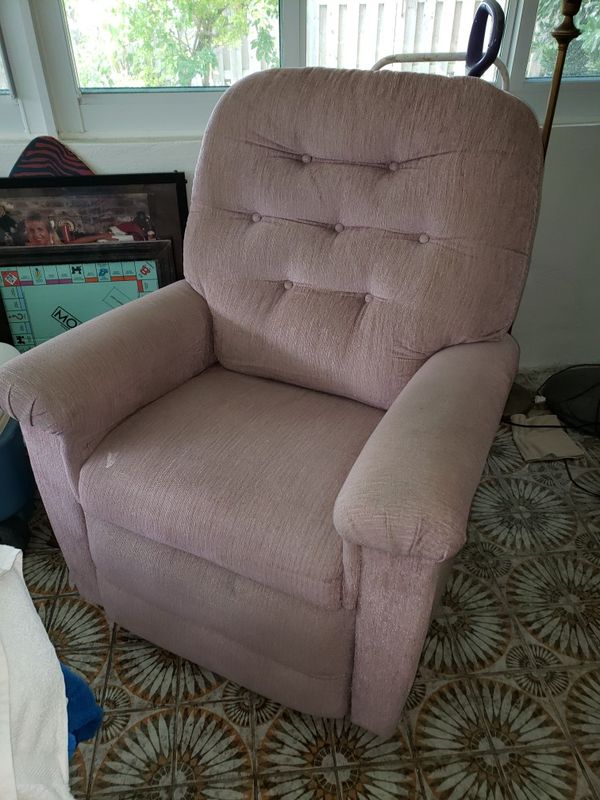 Lift Recliner chair for Sale in Sunrise, FL - OfferUp