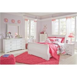 ASHLEY QUEEN BEDROOM SET $1299 bed Dresser Mirror