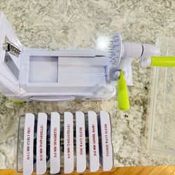 Brieftons Vegetable Spiraler Pasta Maker