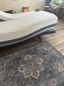 Orthopedics mattress in good shape BEAUTY REST Black