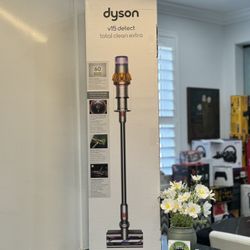 Dyson V15 Detect Total Clean Vacuum With 10 Accessories