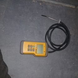 UEI  EM201B.   MANOMETER