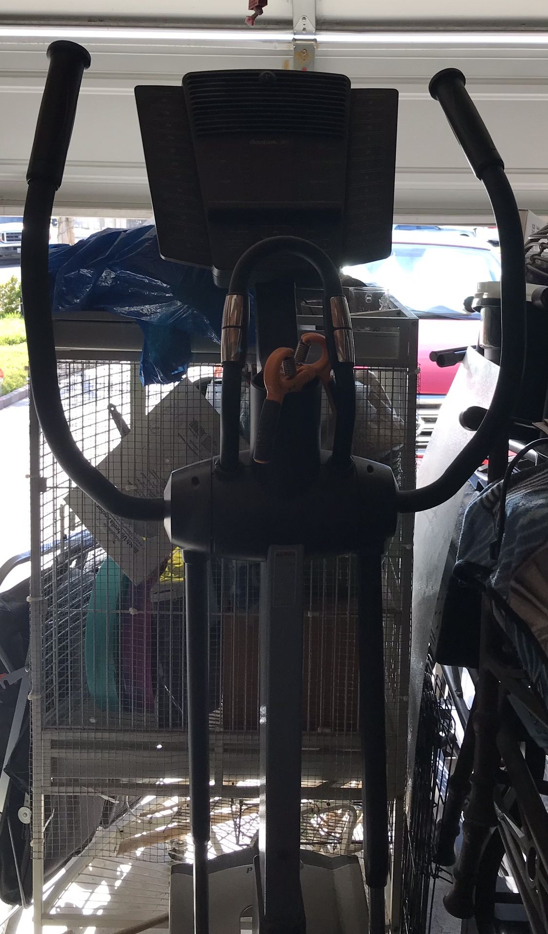 ELLIPTICAL EXERCISE MACHINE