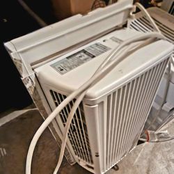 LG Air Conditioner #LW5016 5,000 BTU'S
