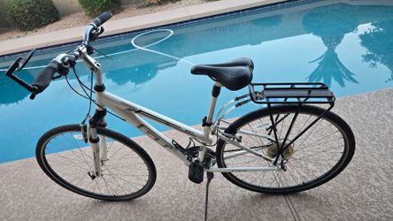 GT Nomad Sport Bicycle Hybrid – XS White – Needs TLC