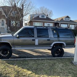 1999 Chevrolet C2500 Suburban 