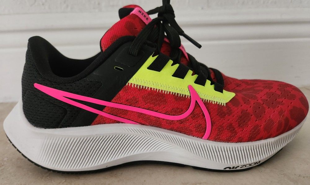 Nike Women's Air Zoom Pegasus38 Running Sneakers Size 6.5