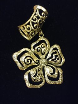 Ladies big flower hand ring