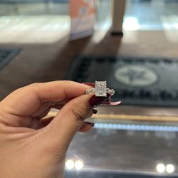 14k gold REAL LAB DIAMOND RING with 3ctw center diamond for a good price!!