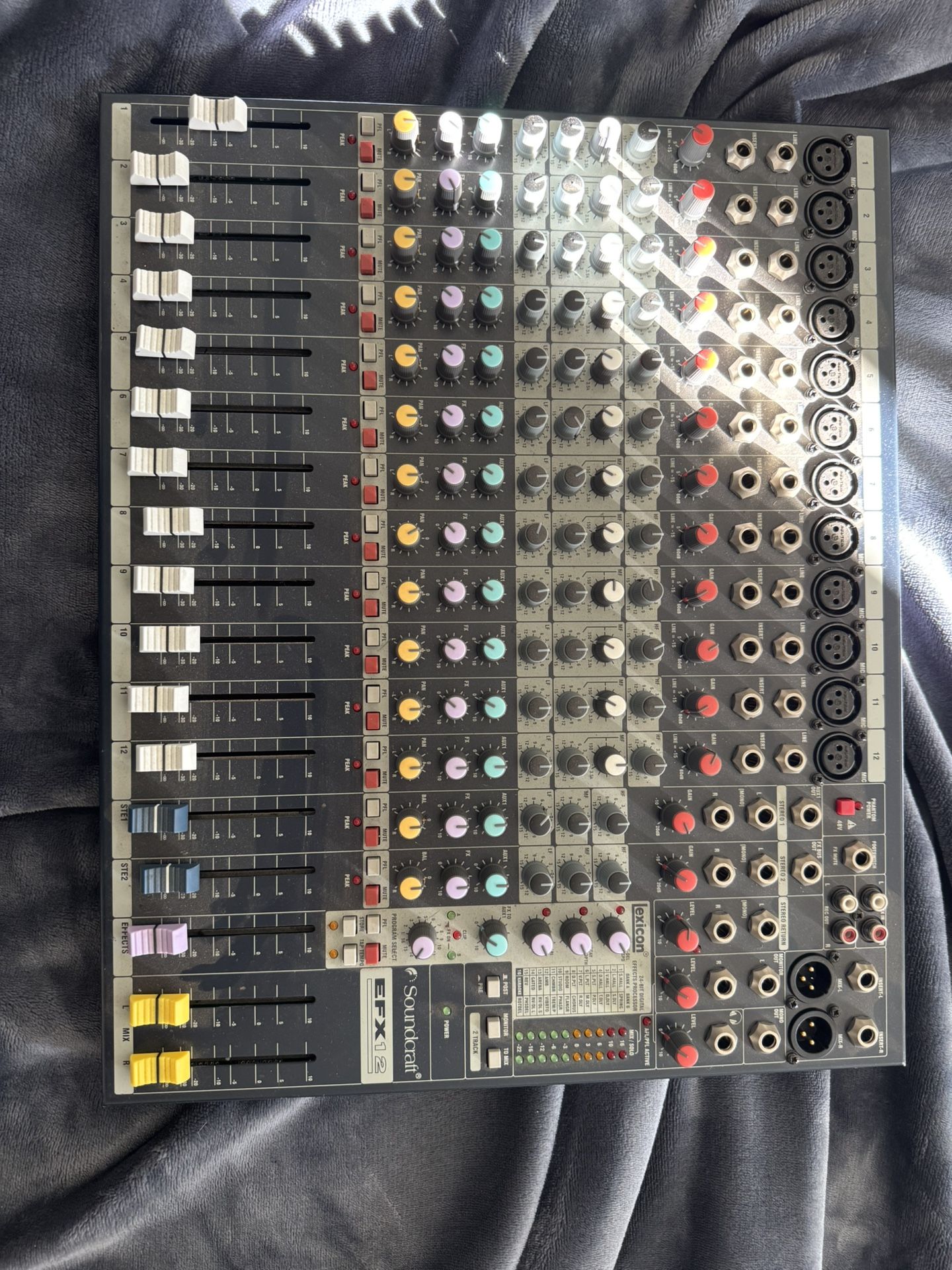 Soundcraft EFX12 12-channel Mixer 