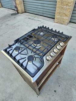 Frigidaire Gallery 30-in 5 burners Stainless steel Gas Cooktop