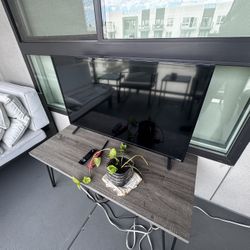 Small SMART TV 