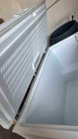 Chest freezer 20 cu ft