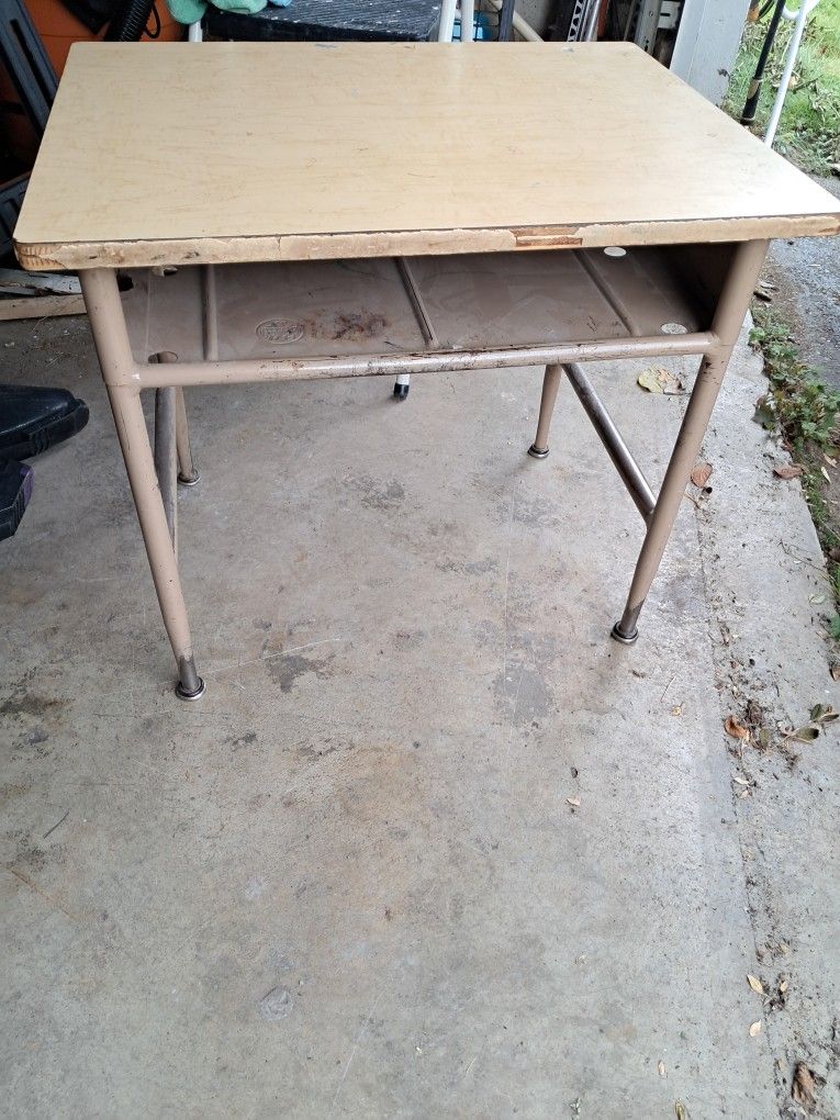 Free Student Desk