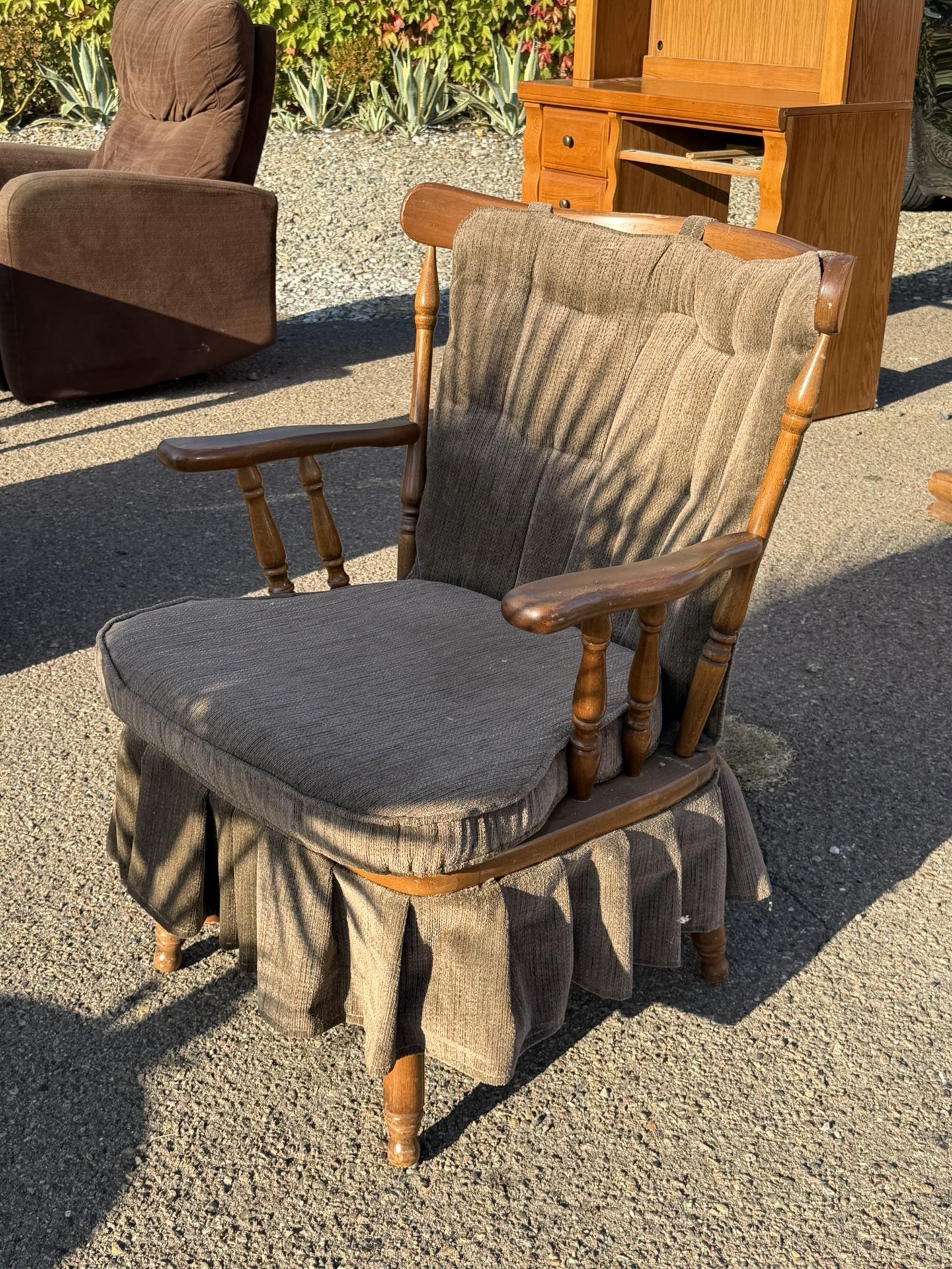 🪑 Vintage Wooden Glider Rocker Chair $45