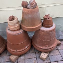 Assorted terra-cotta pots