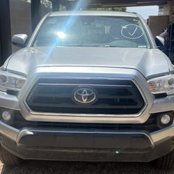 2022 Toyota Tacoma  SR5 4x4 V6 long bed 6 foot salvage need body work has 118 k actual mileage asked $10950 obo