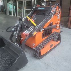 Mini skid steer New $ 3,000