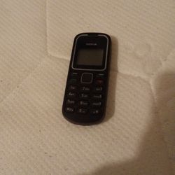 Nokia 1280 Uses 2.0 mm circular small pin connector for charging.