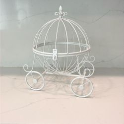 White Metal Cinderella Carriage For Flower Arrangement And Decor